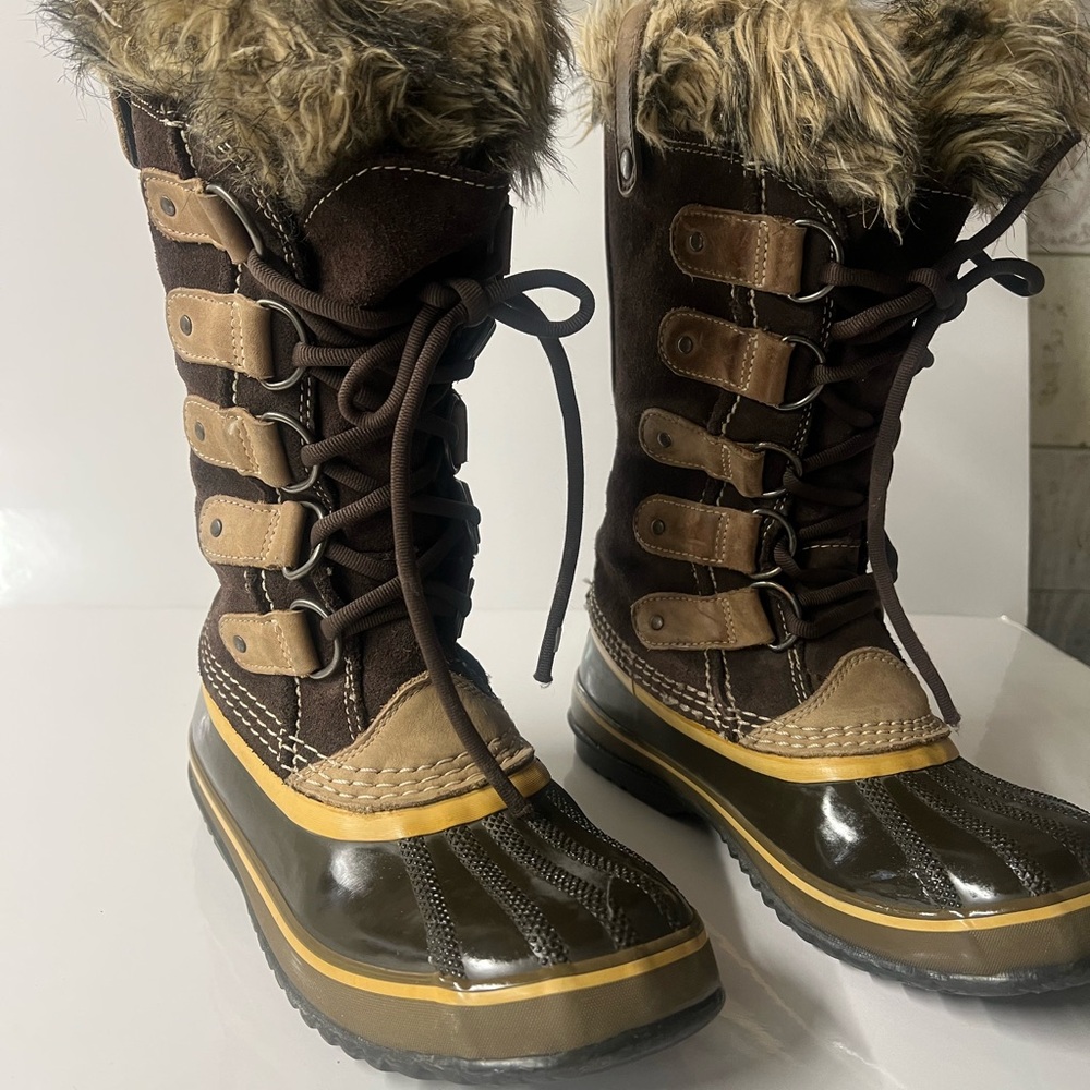 Sorel -Joan of Arctic Brown and Tan Rain/Winter Boots with removable  Faux Fur.